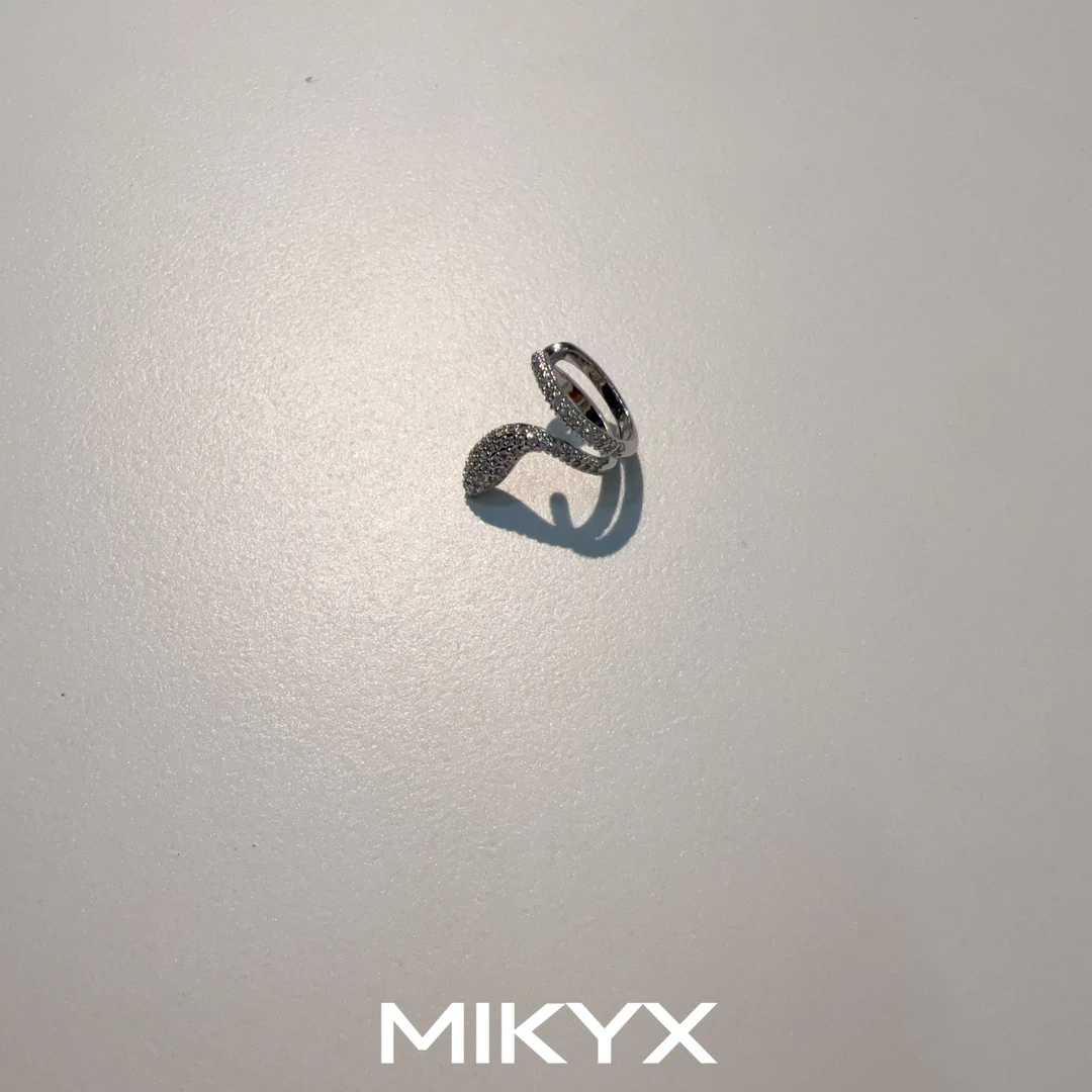mikyx 铜合金合成锆石耳饰 蛇形耳夹QB520