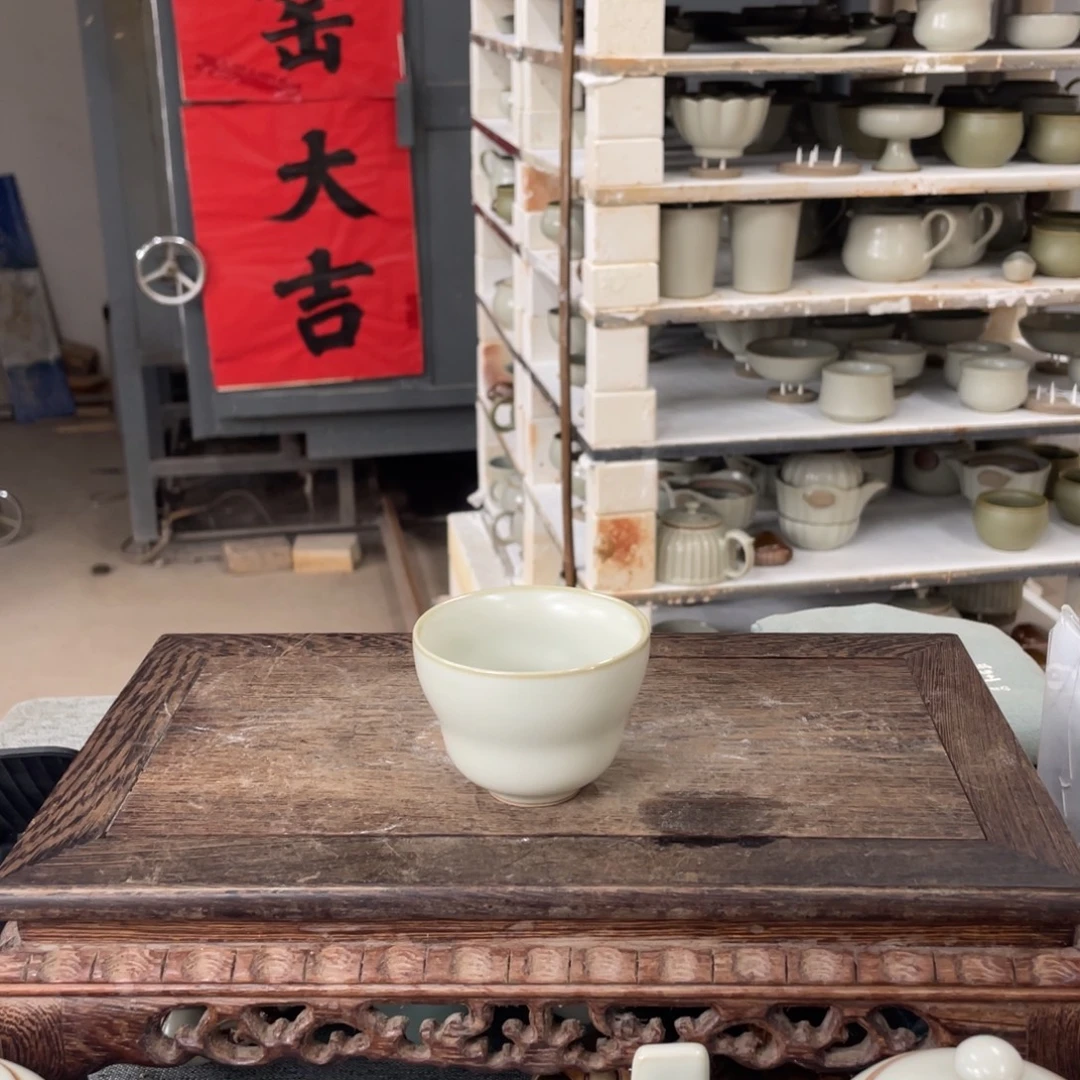 瓷片月白釉葫芦杯