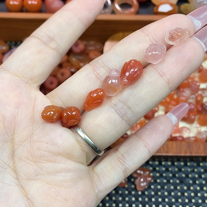 南红玛瑙未镶嵌颈饰兰陵花