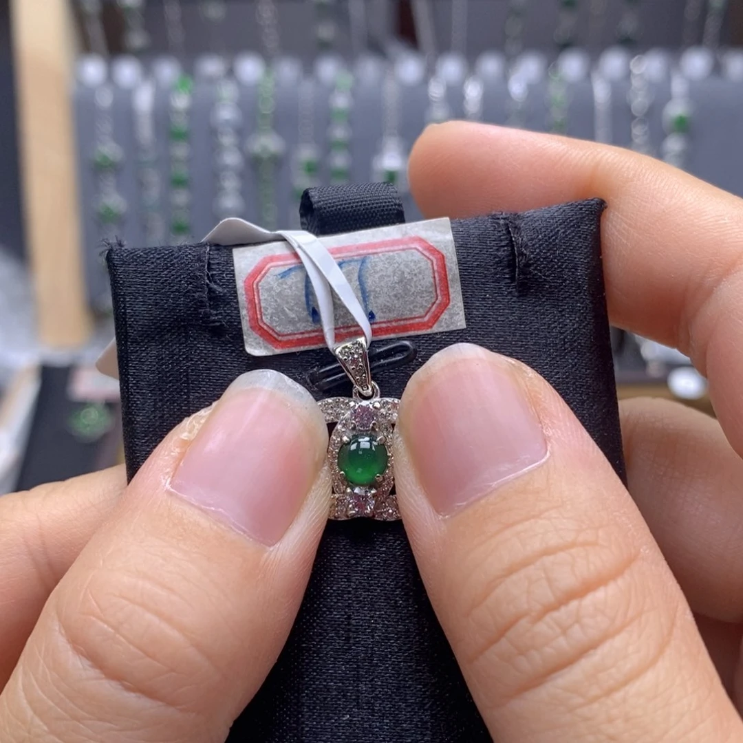 翡翠银S925镶嵌颈饰无证，假一赔四