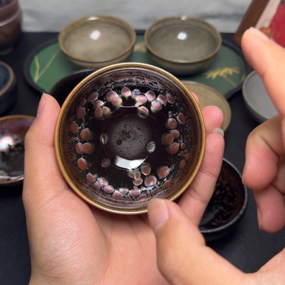 茶盏一年中都没见到