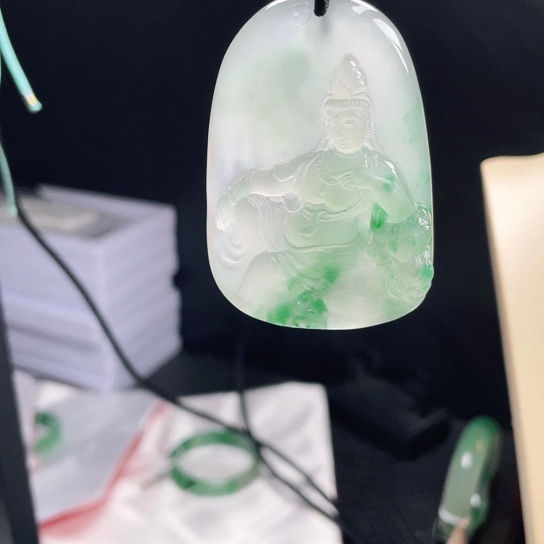 石英质玉挂件未镶嵌朵*