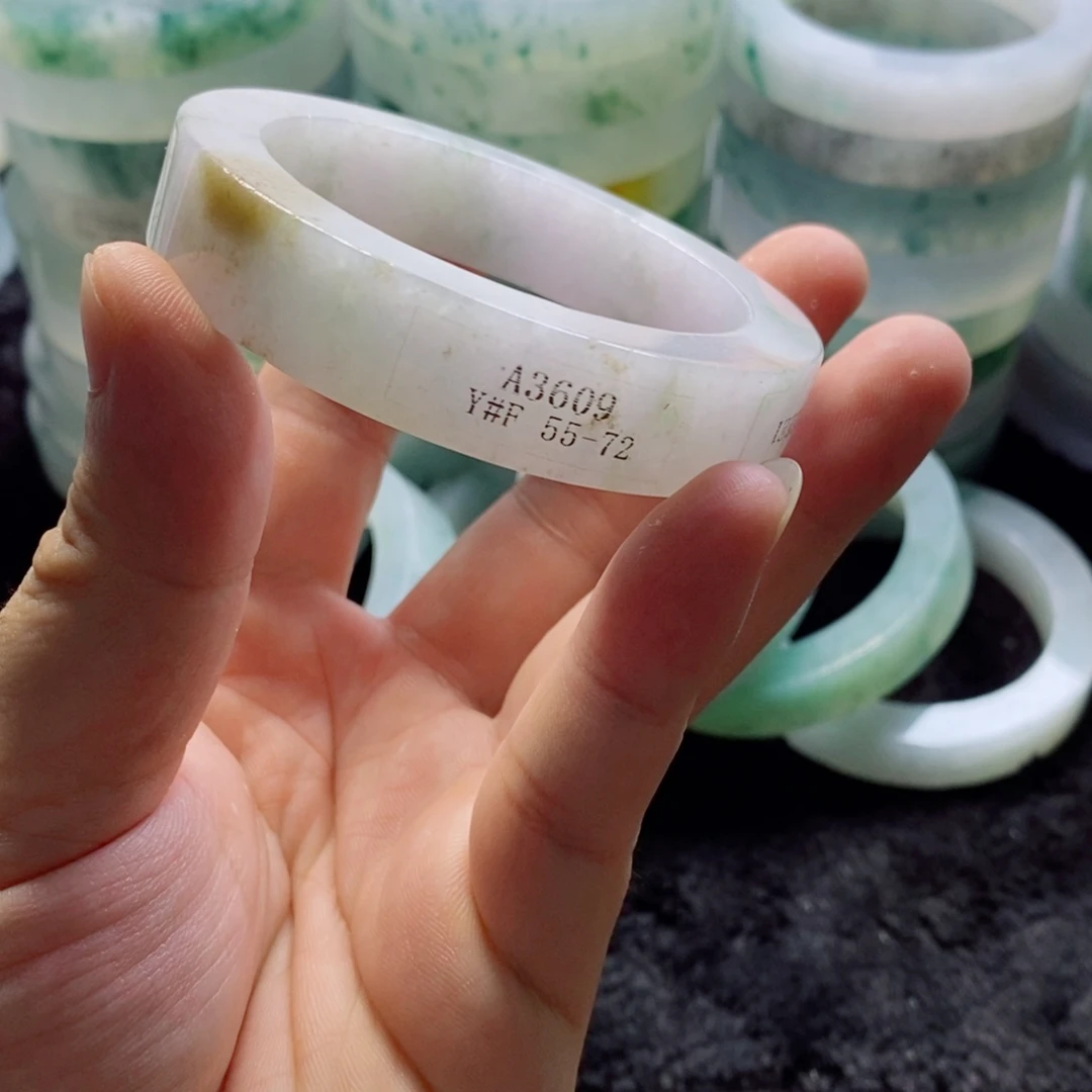 色***彩定制翡翠未镶嵌A货