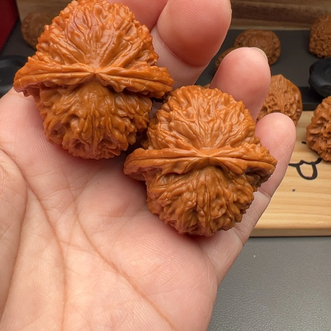 小***张文玩核桃把件球白