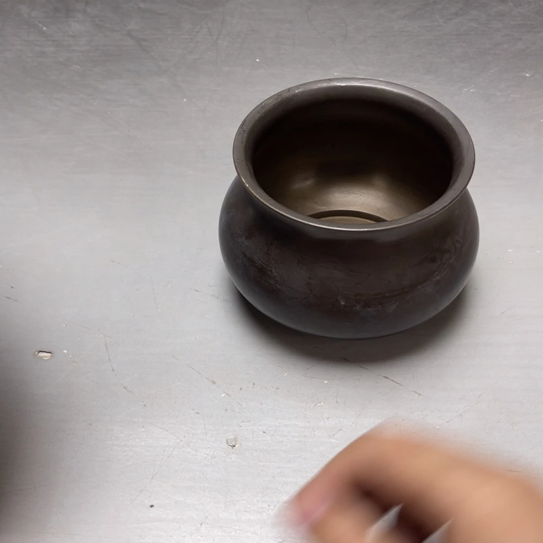 瓷片Y****g密密麻麻地排列着一个