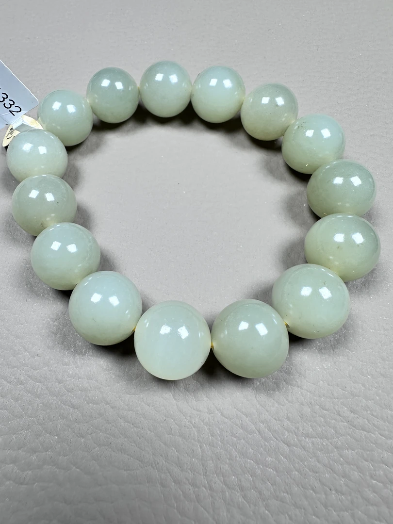 精美和田玉晴水手串