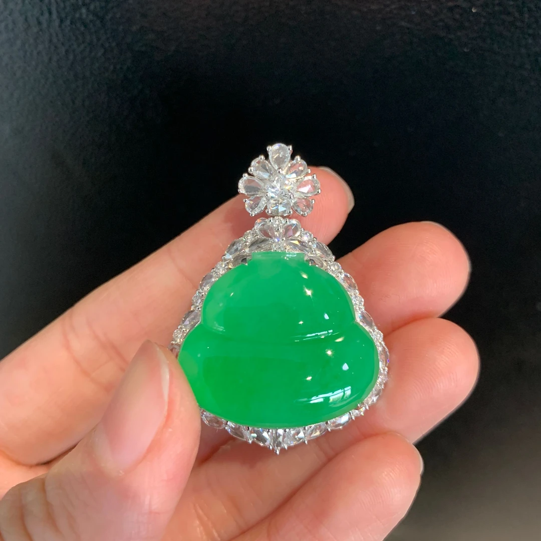 精美正阳绿葫芦镶嵌吊坠