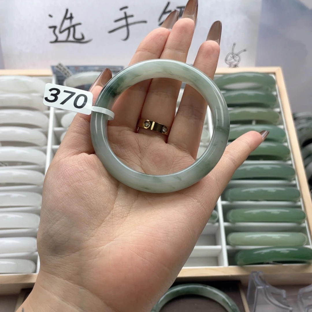 石英质玉未镶嵌手镯370