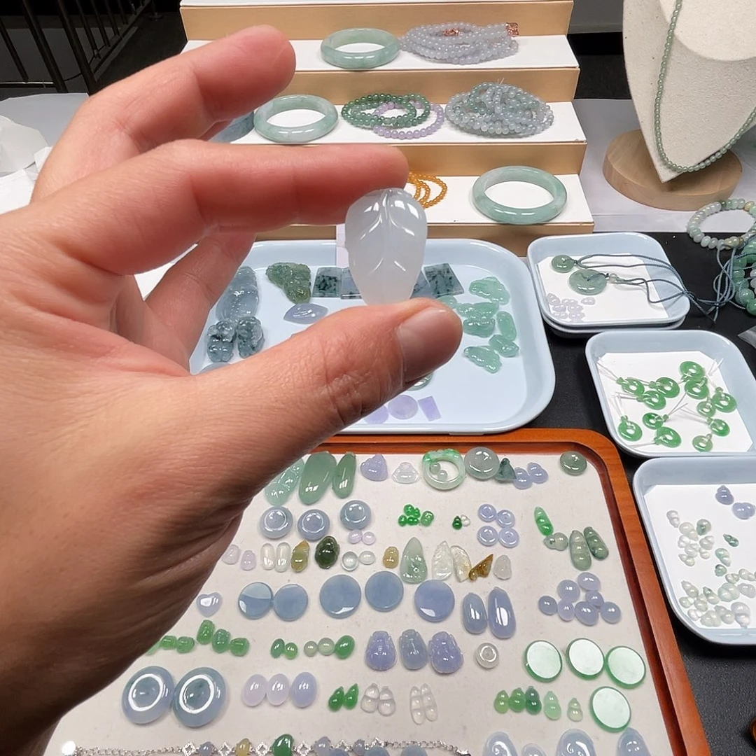 未镶嵌翡翠耳饰1