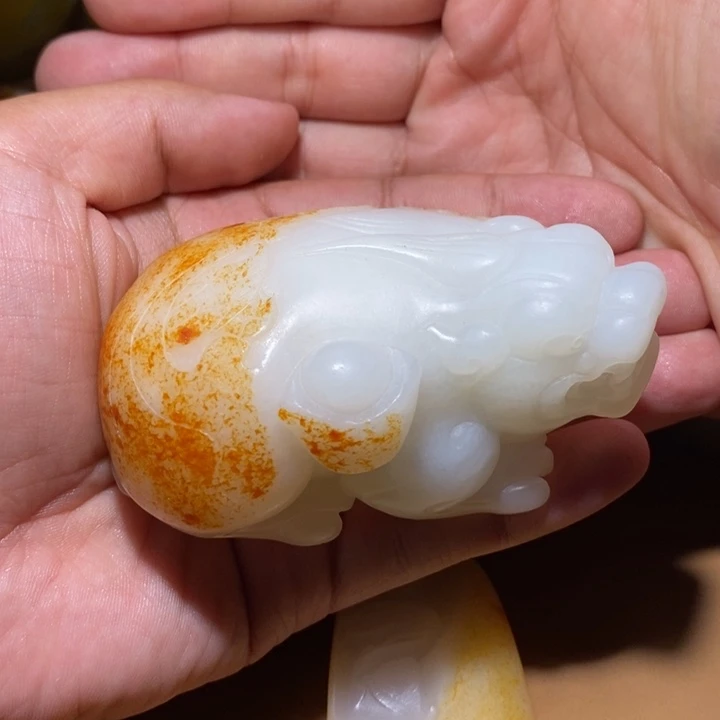 农***伯和田玉未镶嵌颈饰