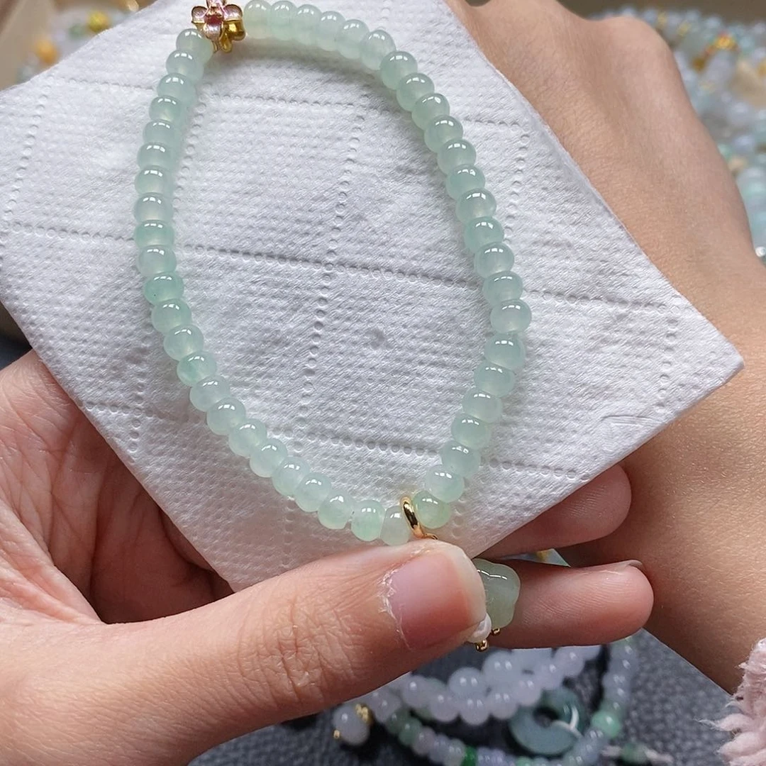 翡翠颈饰未镶嵌闪