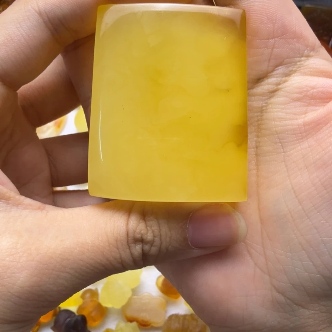 蜜蜡未镶嵌珠宝奇石