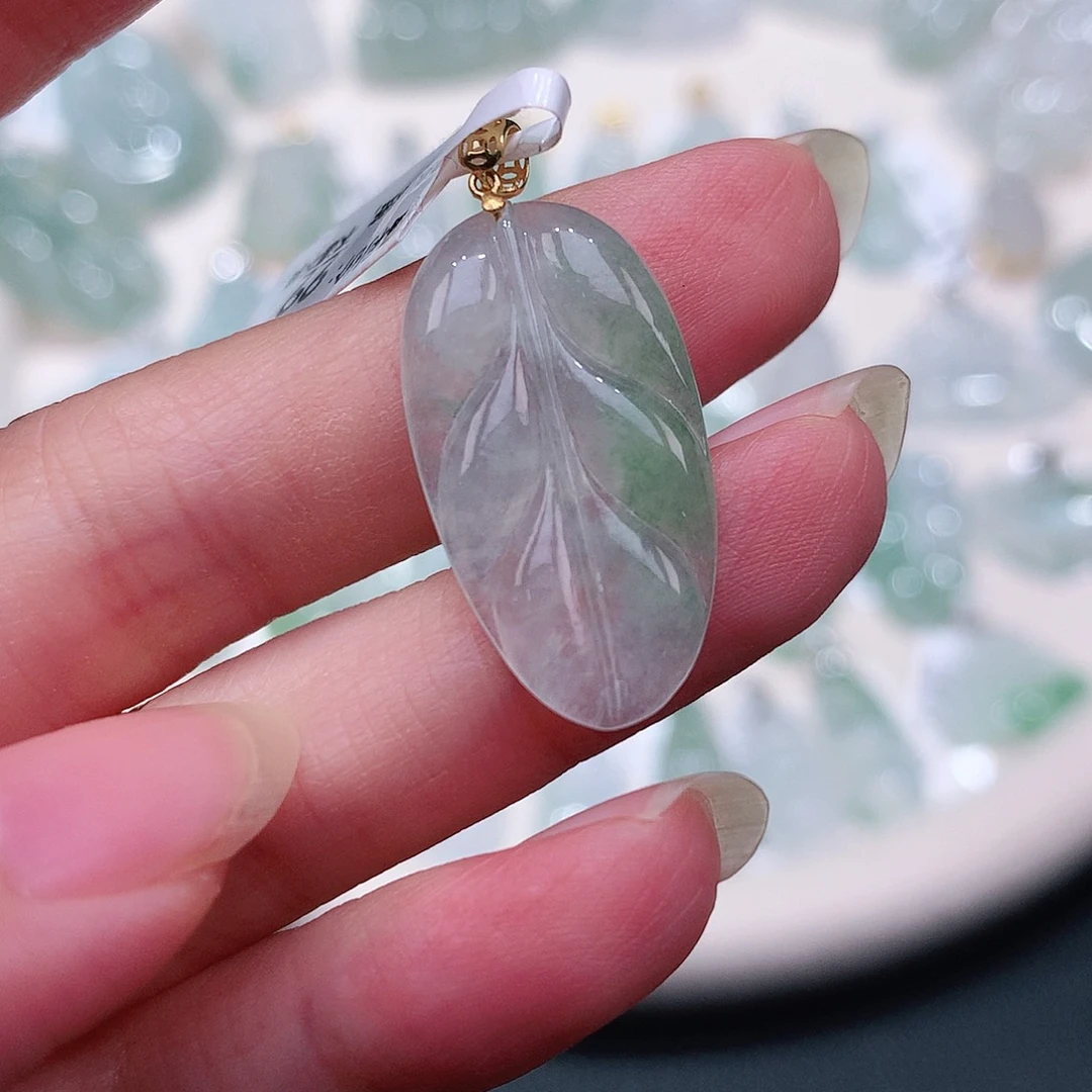 颈饰18K金镶嵌翡翠25.6-13.8-3.4