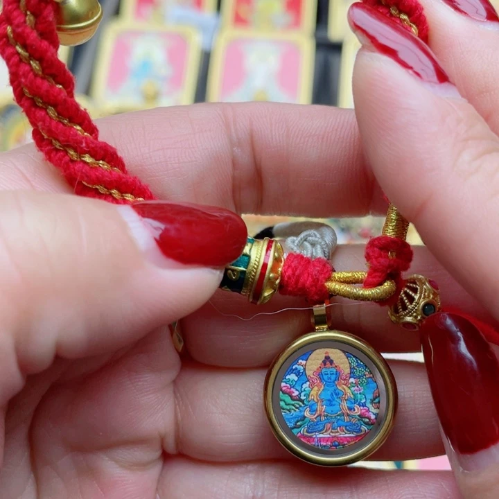 吊坠小****?唐卡他饿啦啦噜咯