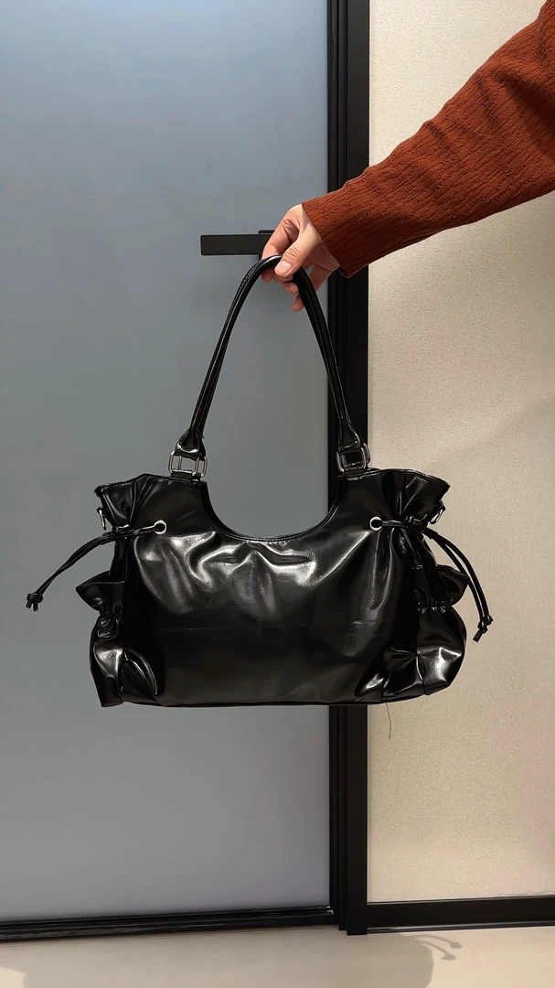 复古漆皮亮面褶皱托特包 韩系ins小众设计感秋冬手提通勤单肩女包