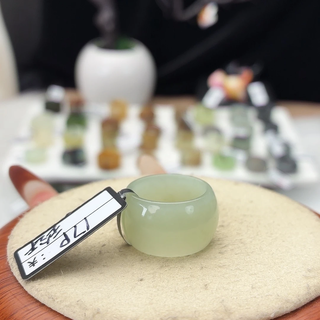 未镶嵌戒指和田玉c119奶绿墩墩16.0不退换
