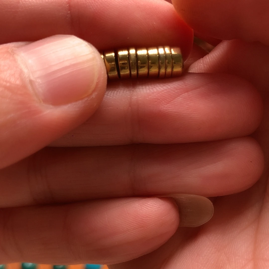 颈饰琉璃金色6mm隔片