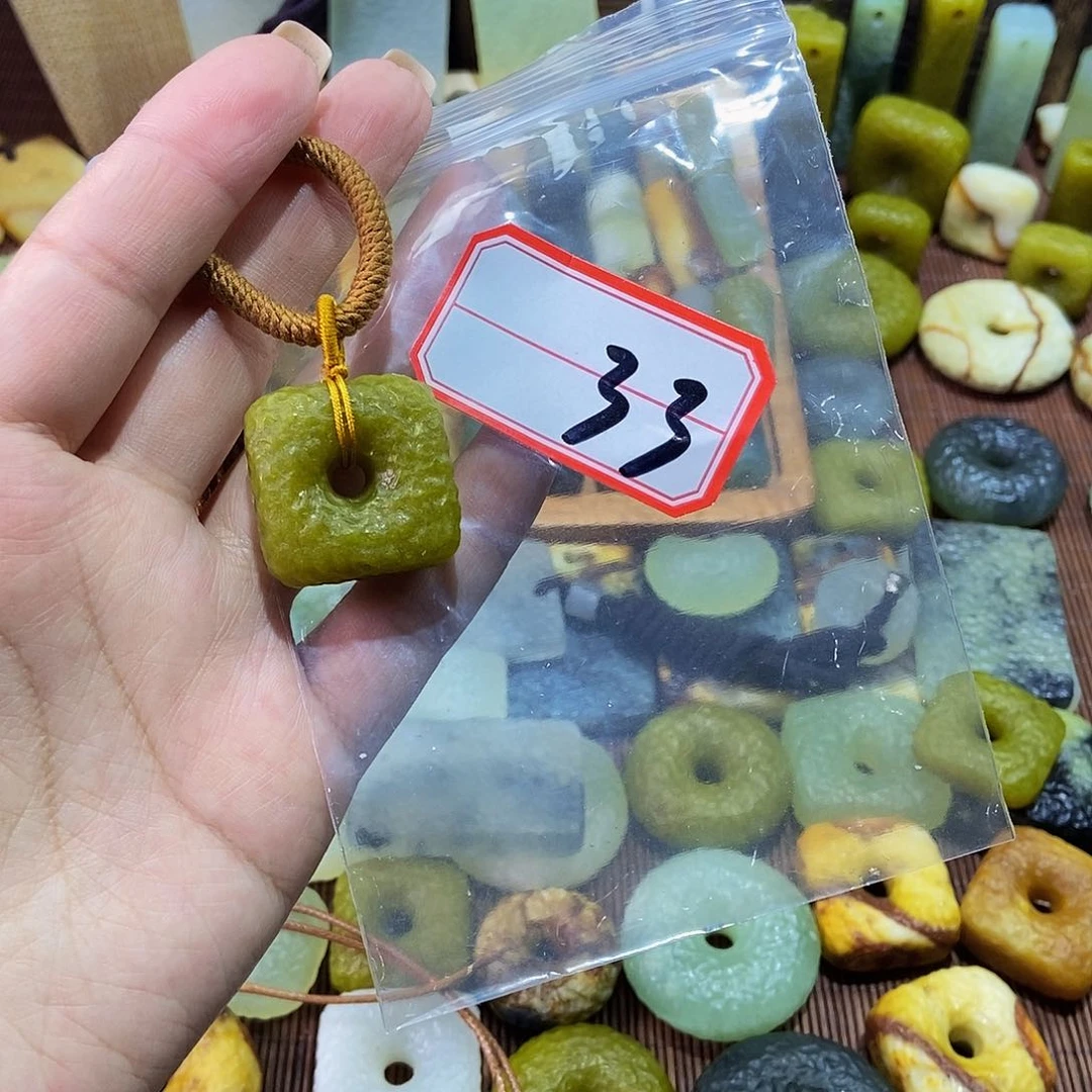 蛇纹石玉未镶嵌挂件这***?