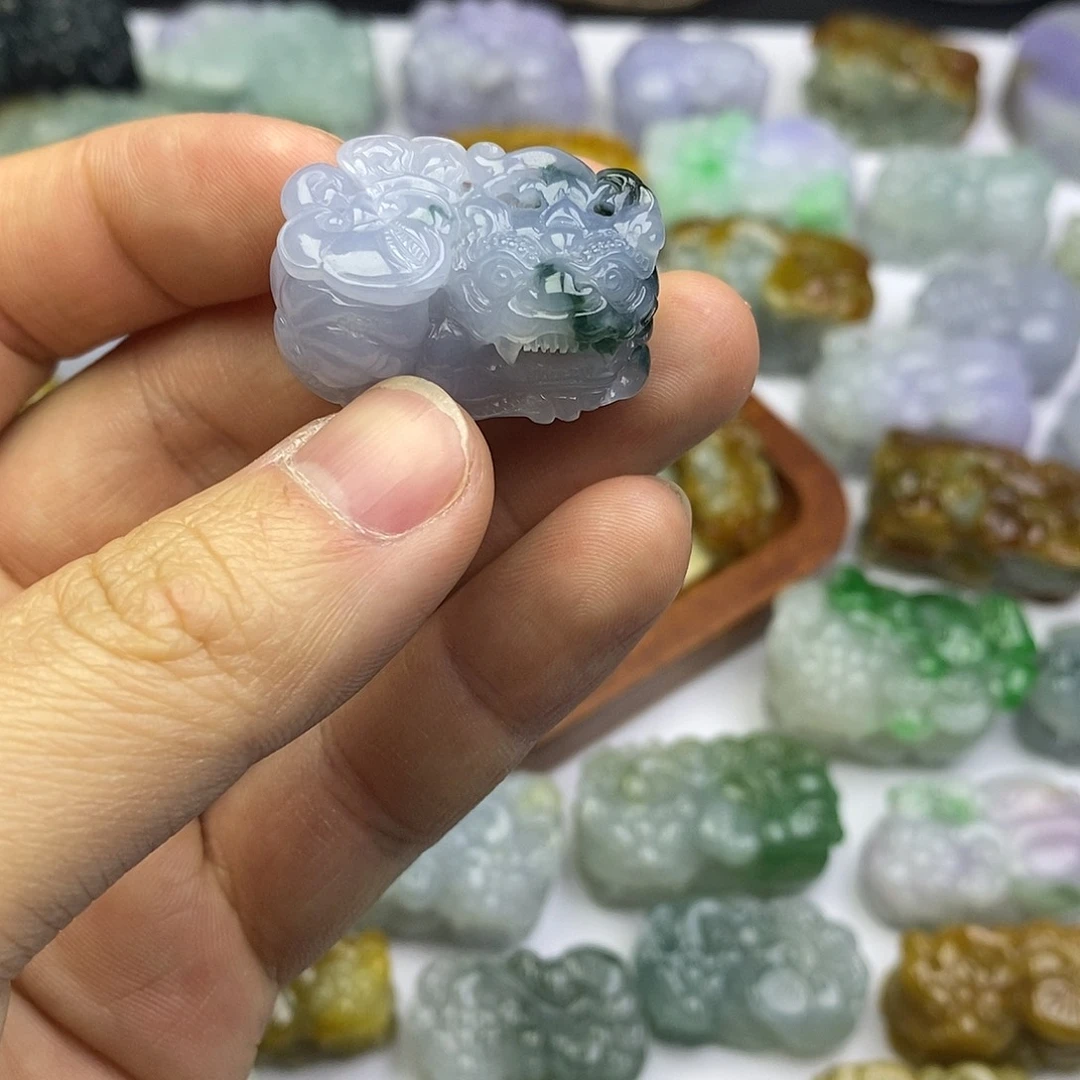 翡翠未镶嵌颈饰貔貅
