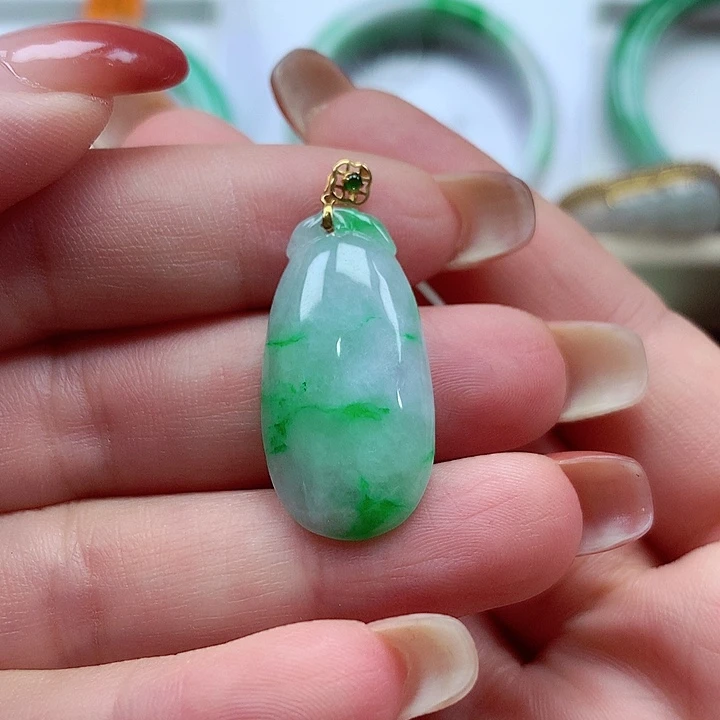 颈饰18K金镶嵌翡翠翡翠