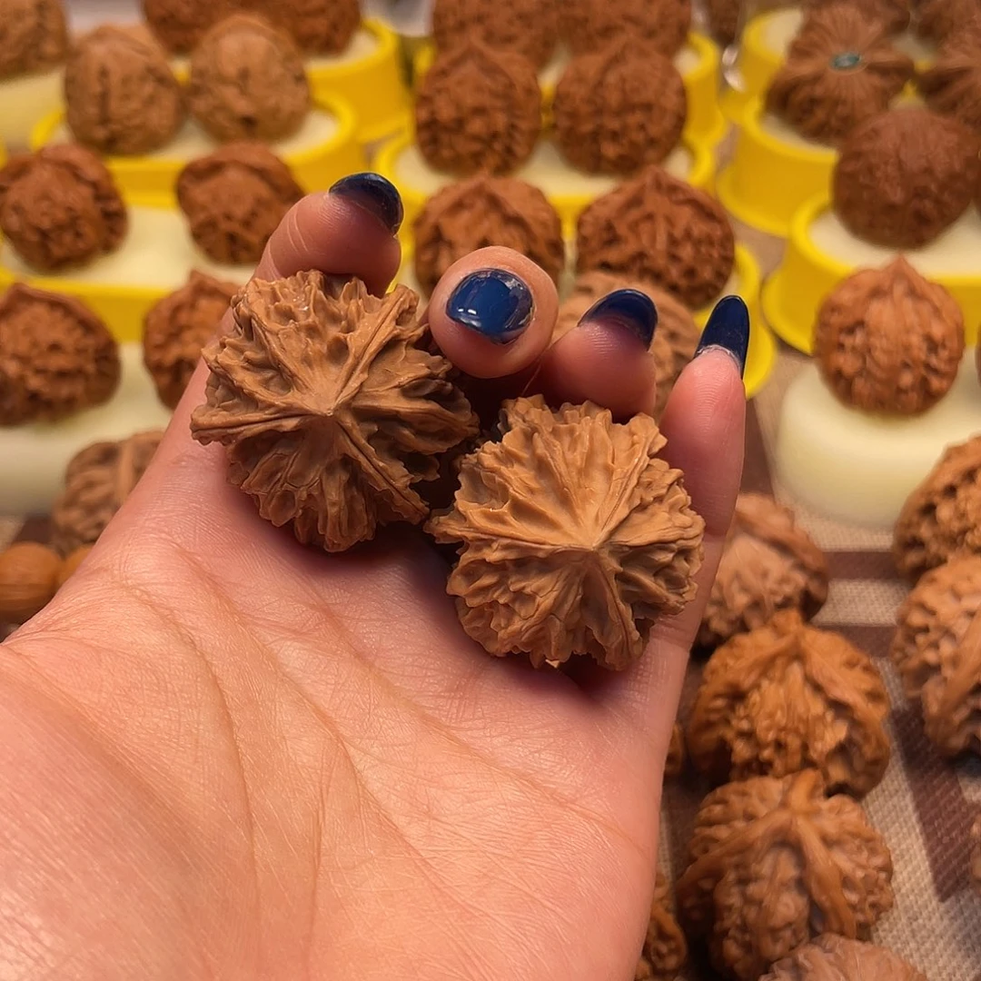 文玩核桃吊坠岐山三棱