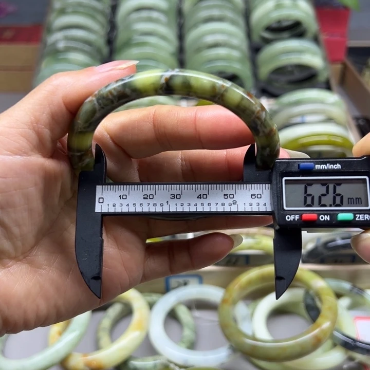 蛇纹石玉未镶嵌手镯76