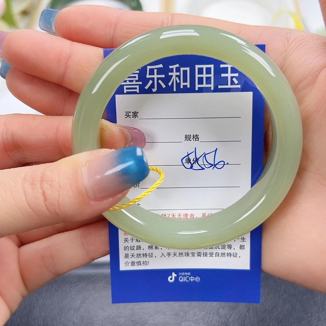 和田玉未镶嵌手镯