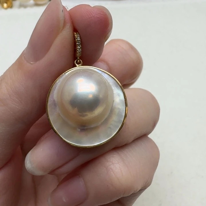 18K金镶嵌颈饰拼合珍珠（马贝珠）