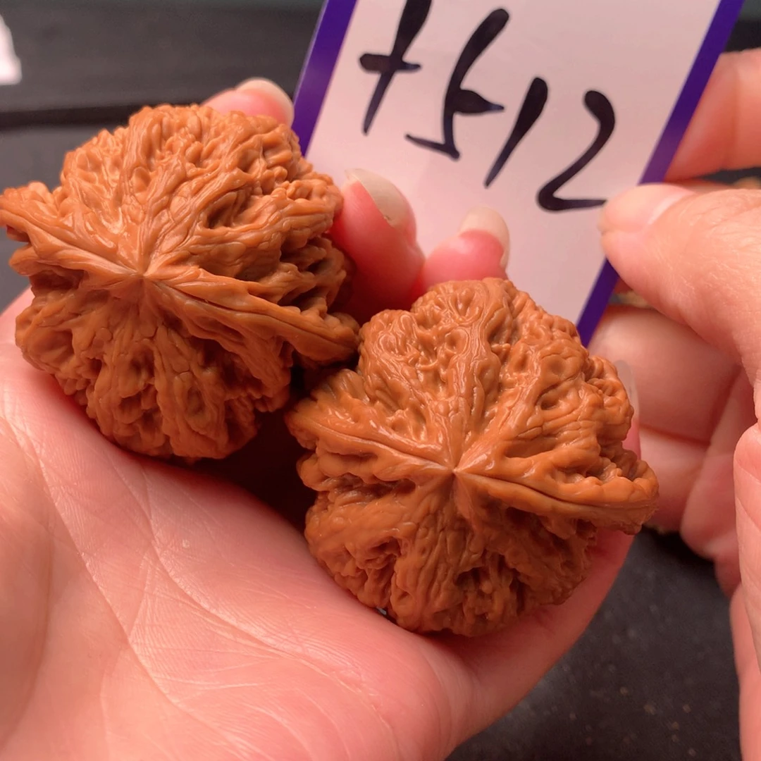 文玩核桃吊坠粗筋