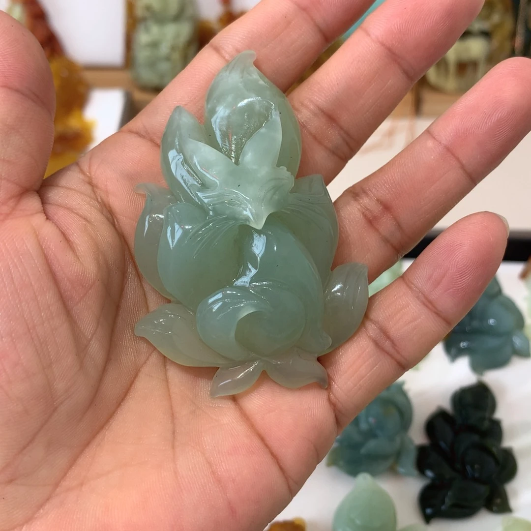 听***甜蛇纹石玉未镶嵌颈饰