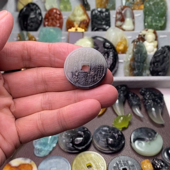 蛇纹石玉未镶嵌颈饰二****夏