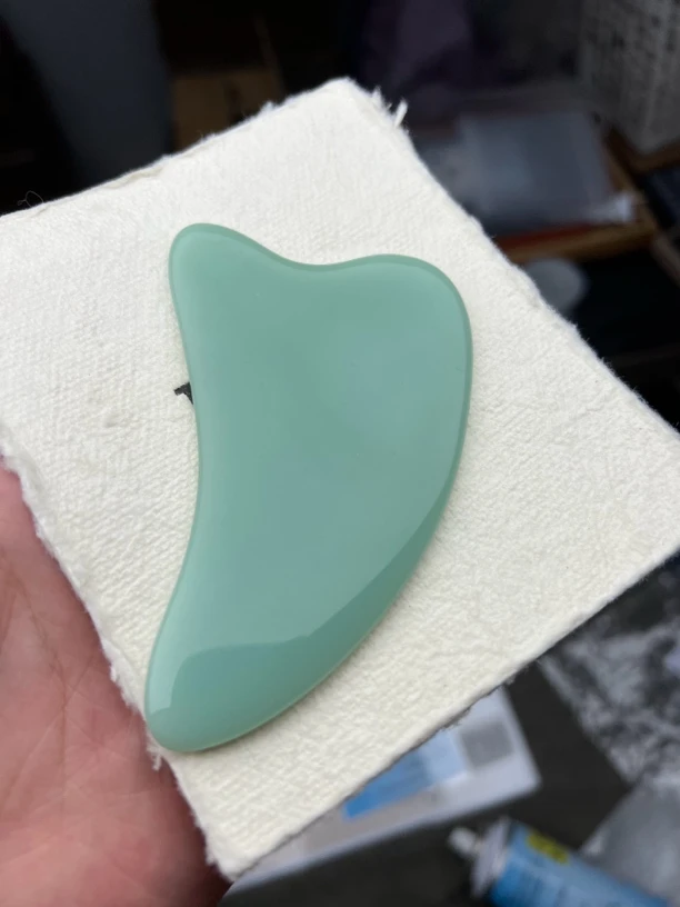 玉石圆润刮痧板面部提拉极简设计自然纹理优雅美容支持眼部按摩