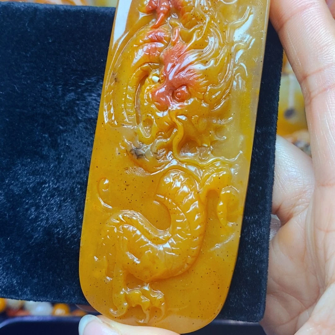 未镶嵌石英质玉（黄龙玉）颈饰