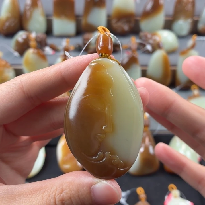 和田玉未镶嵌颈饰