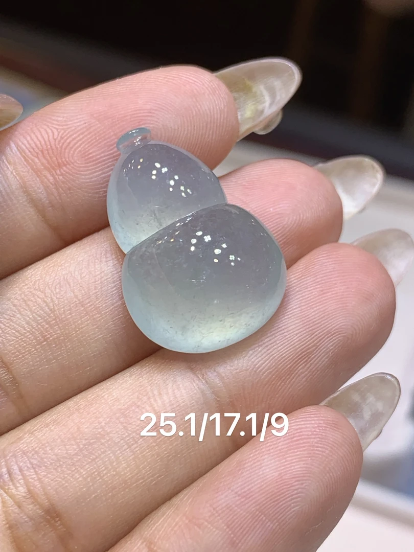 缅甸天然翡翠A货，高冰种老葫芦，胖胖的体型超好，简单镶嵌都很美