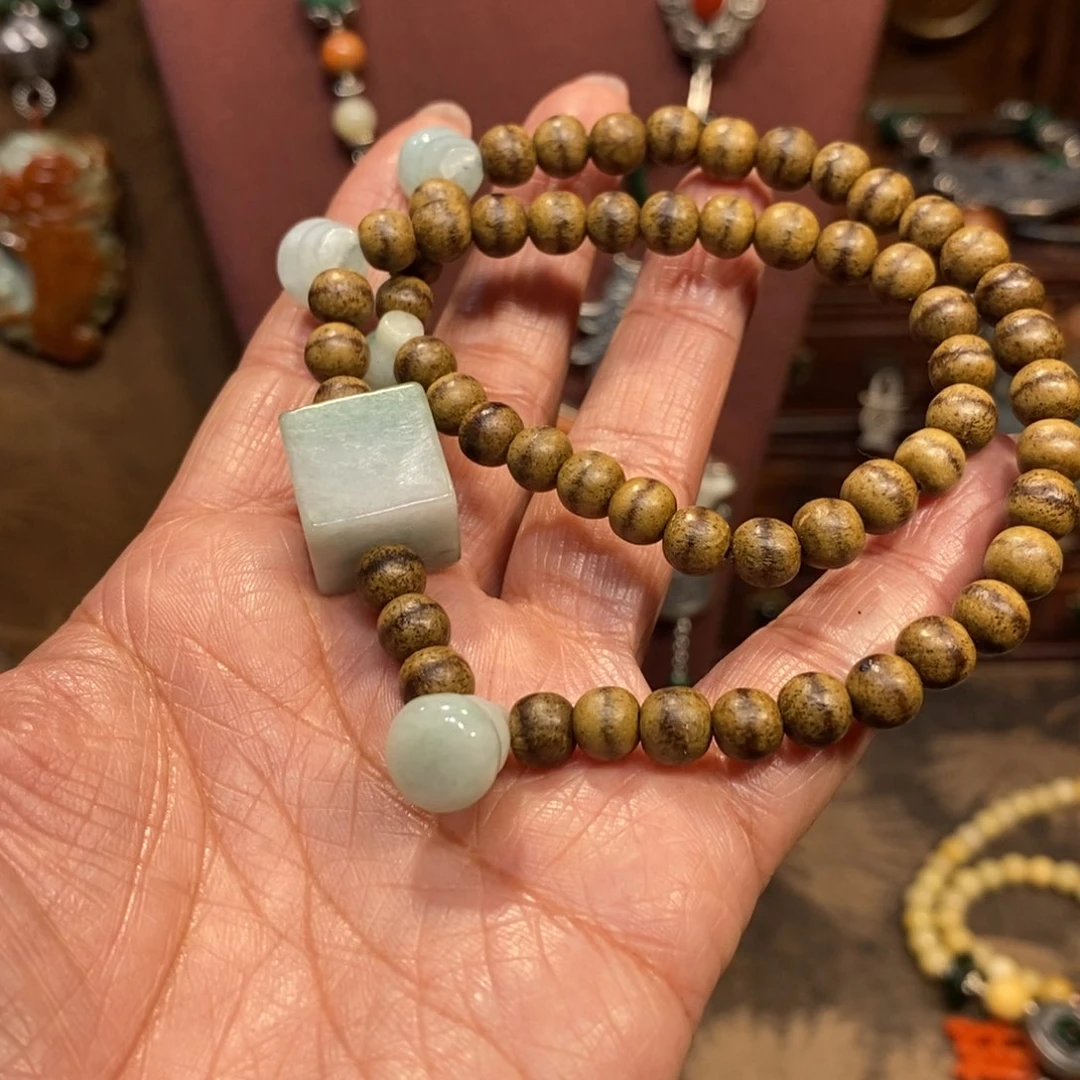 翡翠吊坠(赠链)未镶嵌