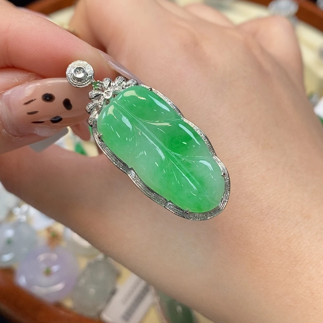 翡翠吊坠(不含链)18K金镶嵌树叶