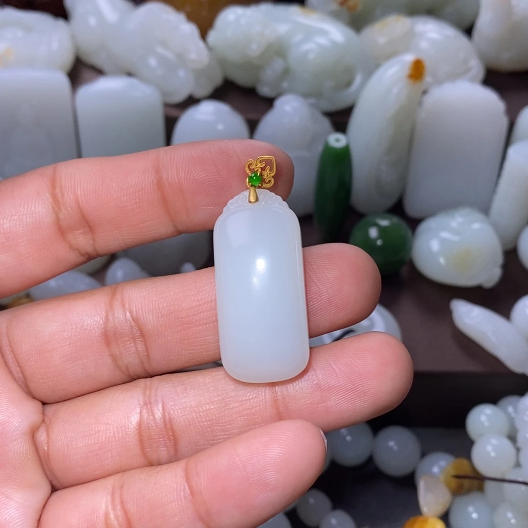 和田玉颈饰18K金镶嵌