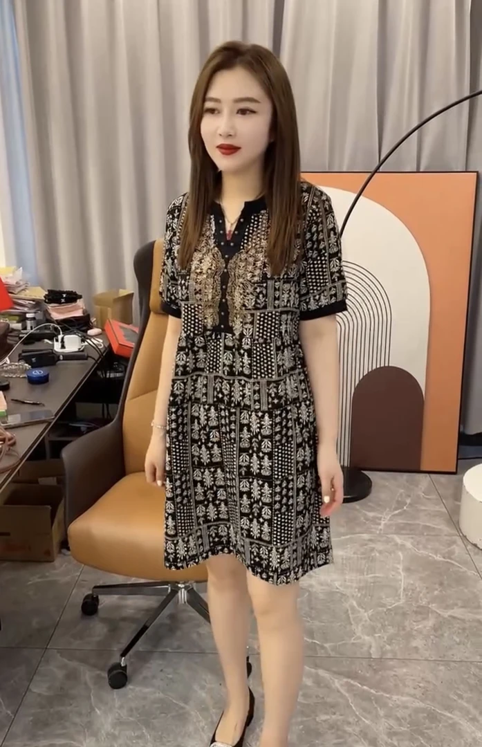 时尚新款重工艺拼接v领烫钻半袖碎花连衣裙遮肉显瘦