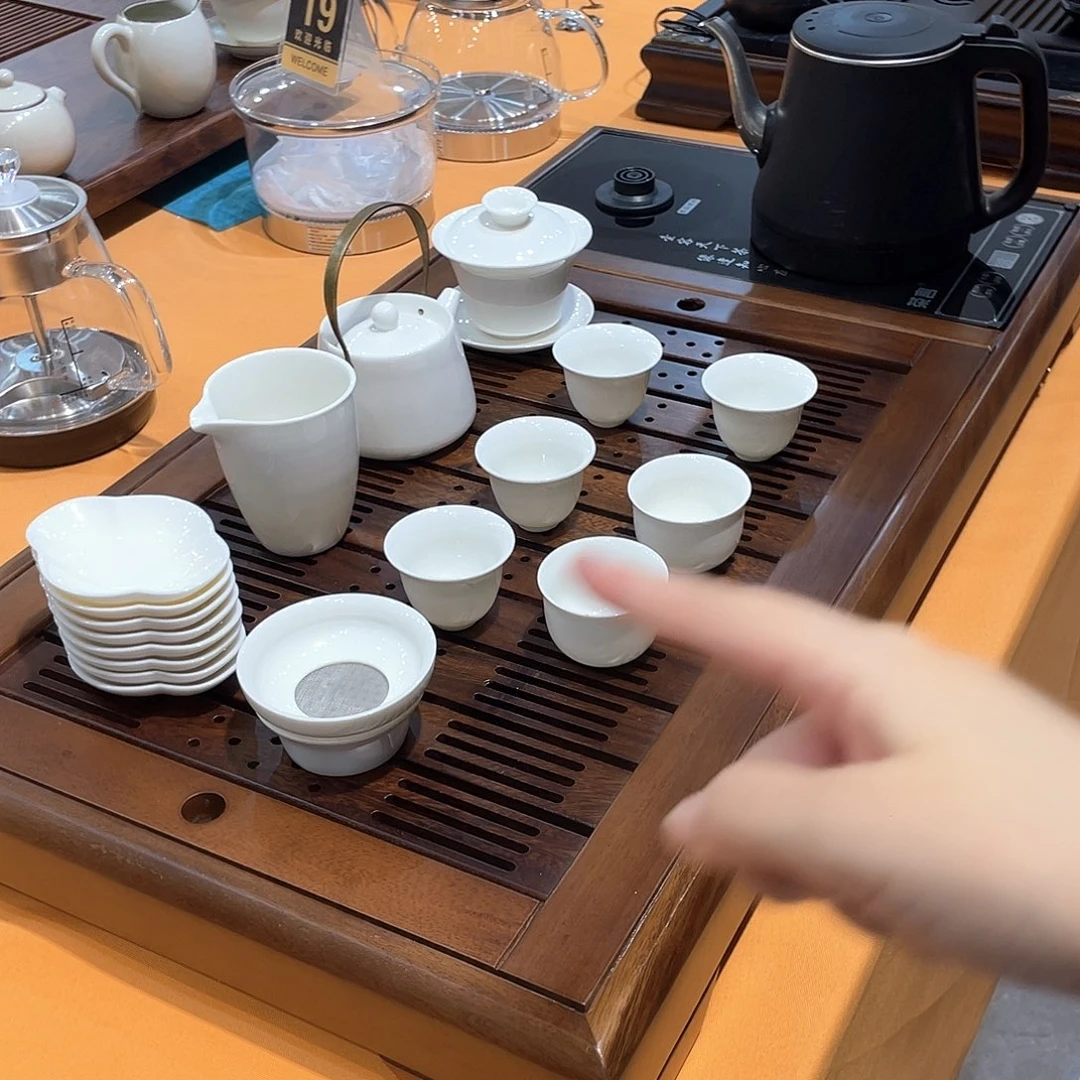 瓷片茶盘里也装不住我