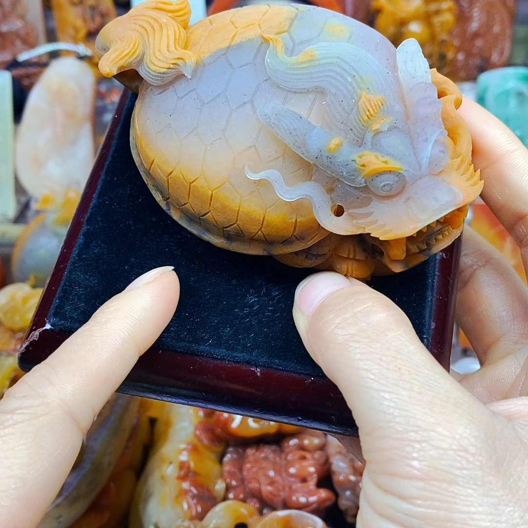 石英质玉（黄龙玉）未镶嵌颈饰