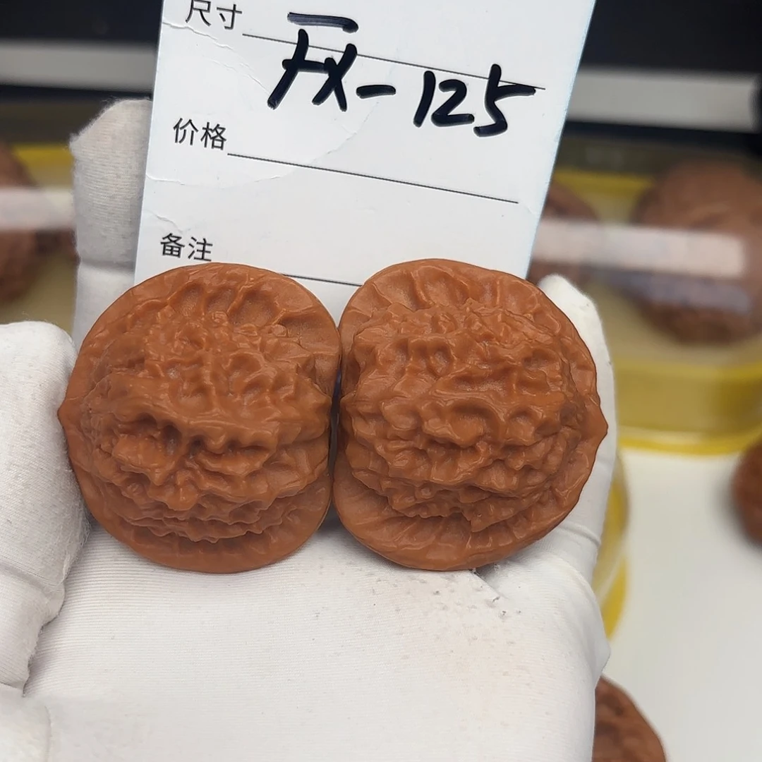 凯***文玩核桃吊坠瓷娃娃