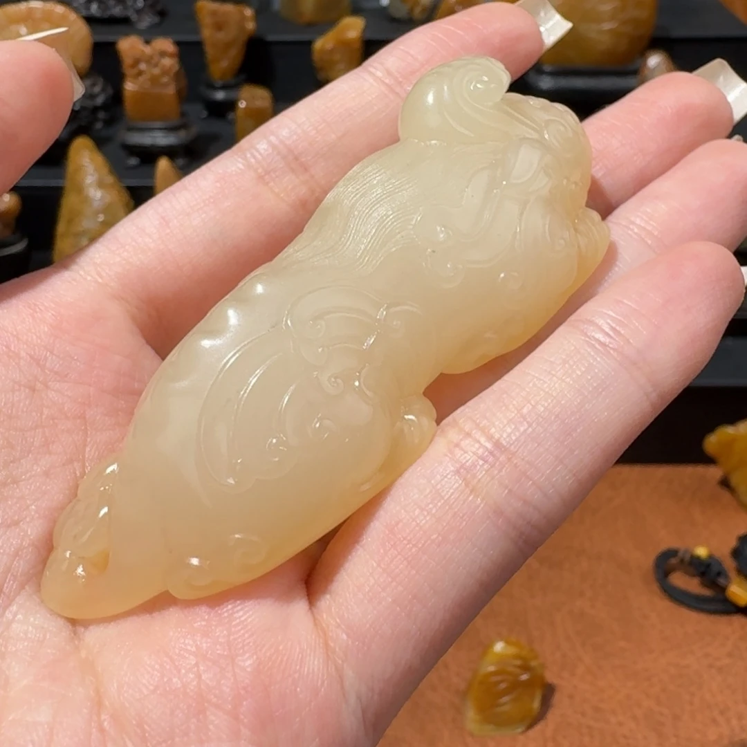 寿山石印石寿山高山猪油白57.3克手把件