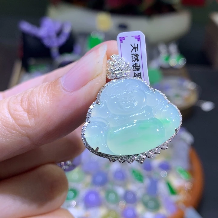 颈饰18K金镶嵌翡翠