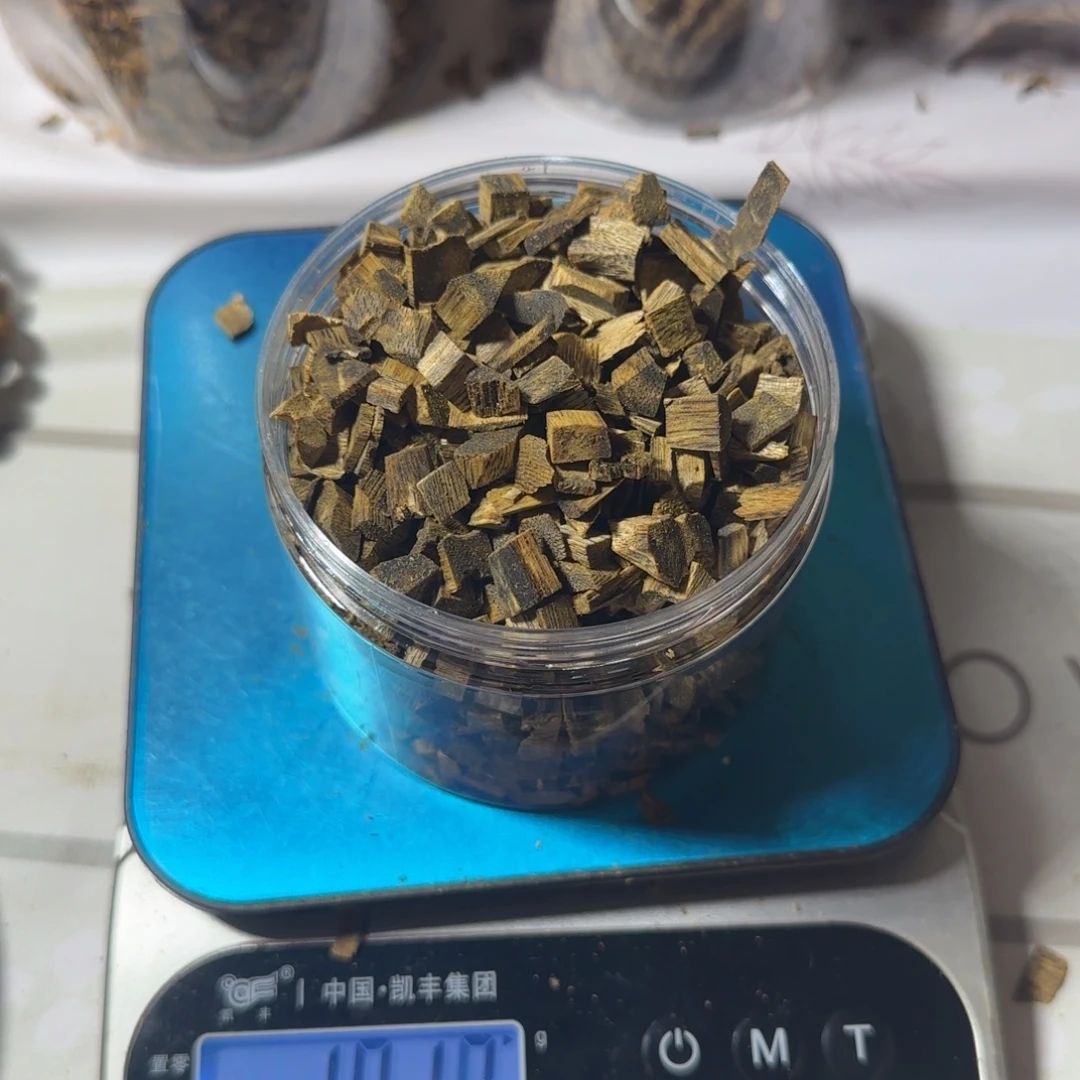 沉香碎屑沉香乌身圆叶102克