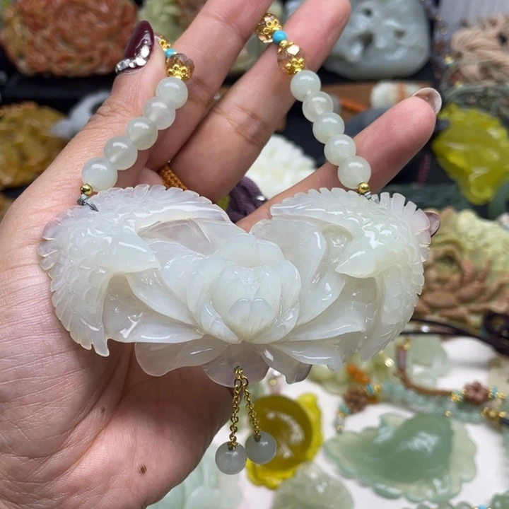 蛇纹石玉未镶嵌颈饰