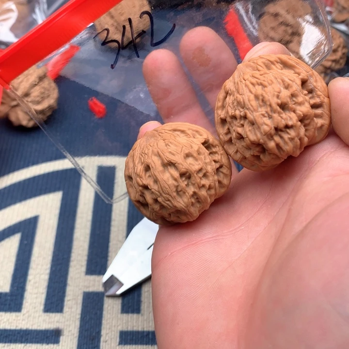 文玩核桃吊坠40虎头342