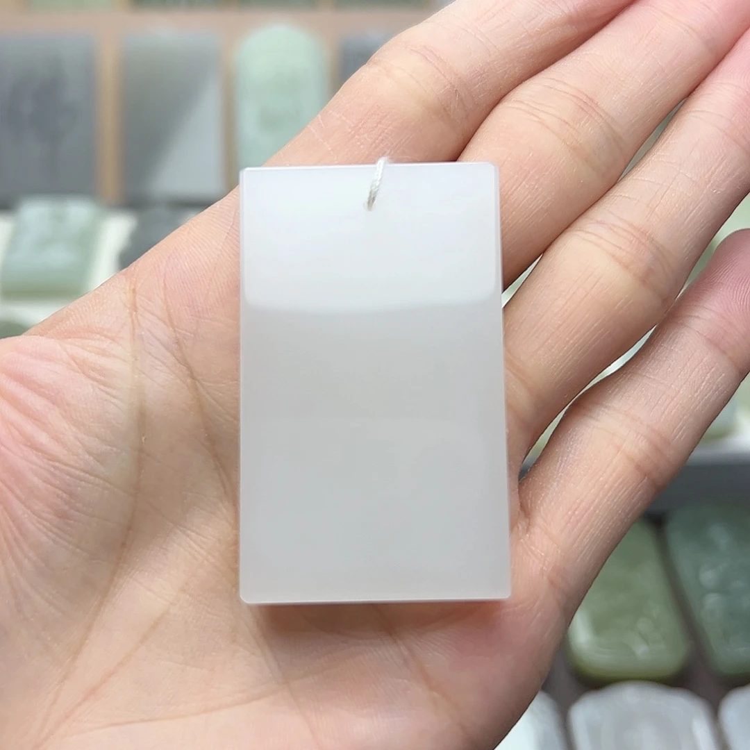 何***姐颈饰未镶嵌和田玉
