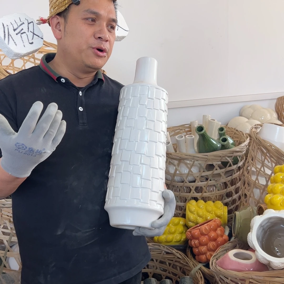 摆件142 号高中低温陶瓷瓶（部分微瑕）