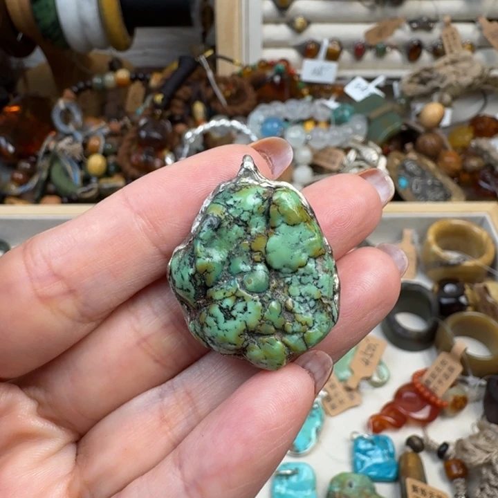 用***9翡翠散珠翡翠随形原石手工打造